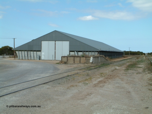 030409 124454
Rudall, horizontal grain bunker with loading ramp in front, crane has been removed.
