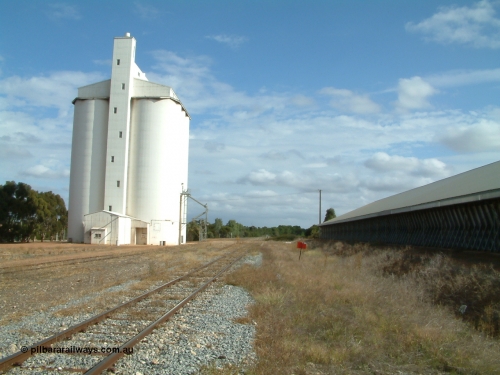 030409 150040
Ungarra, yard view looking south, red marker is for the end of the grain bunker siding.
