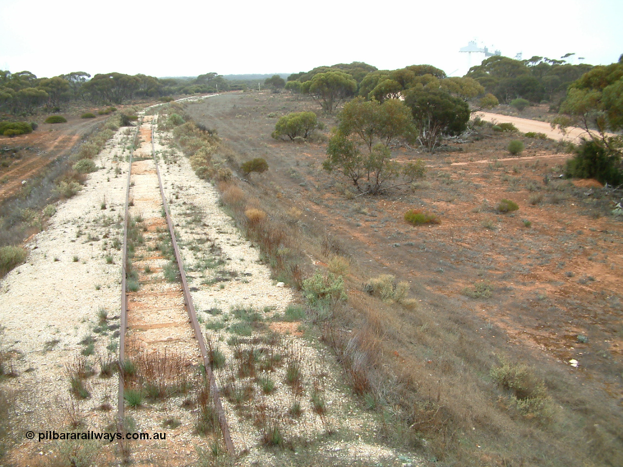 030411 085336
Buckleboo, the end of the line looking south around the curve to the station, a once planned extension onto the Pinkawillinie lands never proceeded. [url=https://goo.gl/maps/HjW1xkya1xC2]Geodata here[/url]. The silos are a bit washed out due to the drizzly conditions.
