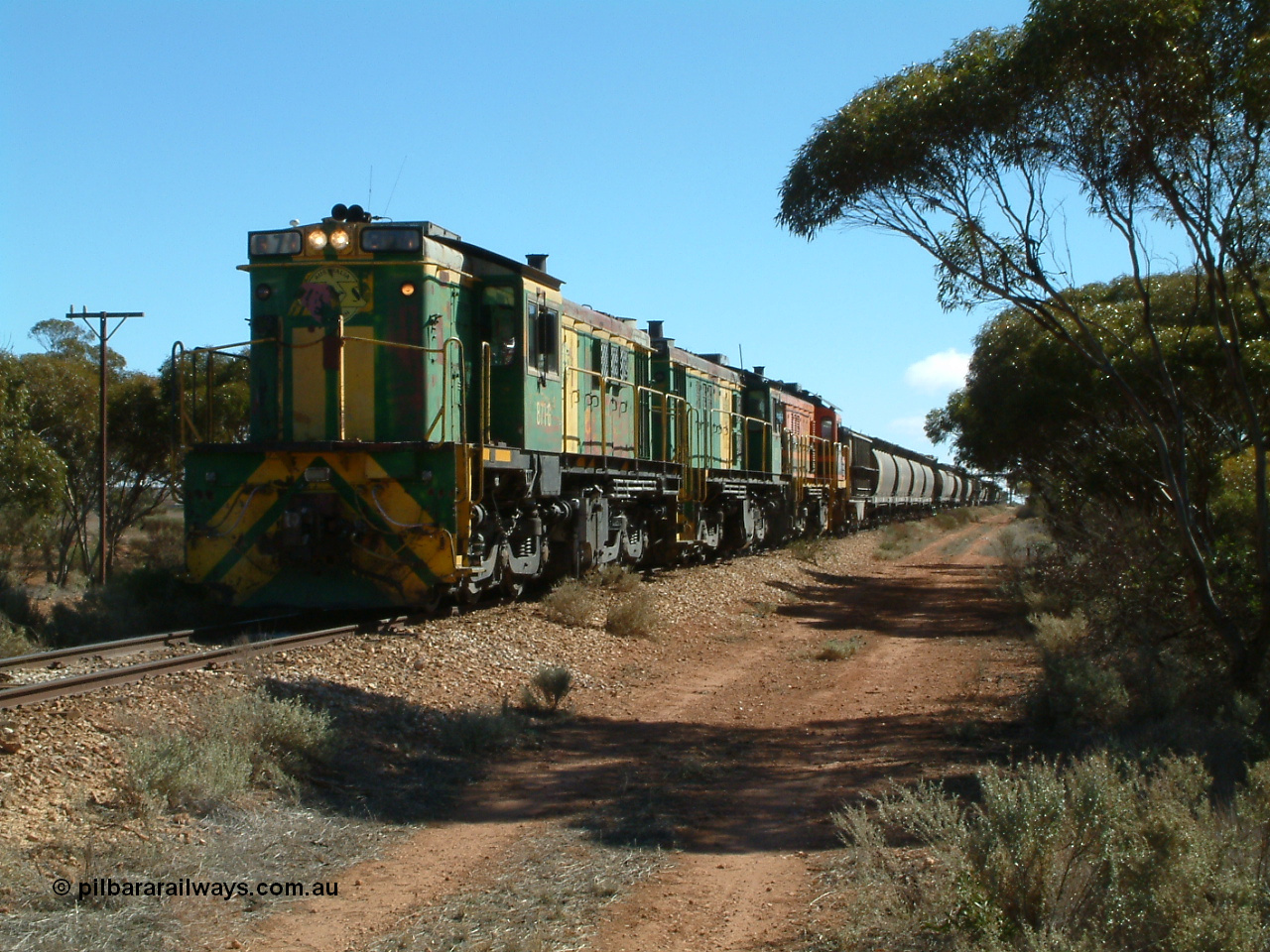 030411 101736
Kimba Grain Bunker, train loading is almost complete with triple ALCo combination of 830 classes 871 and 872 and DA 7, model DL 531G/1, converted from 4813. 11th April 2003. [url=https://goo.gl/maps/Et8bgaqpMnn]Geodata here[/url].

