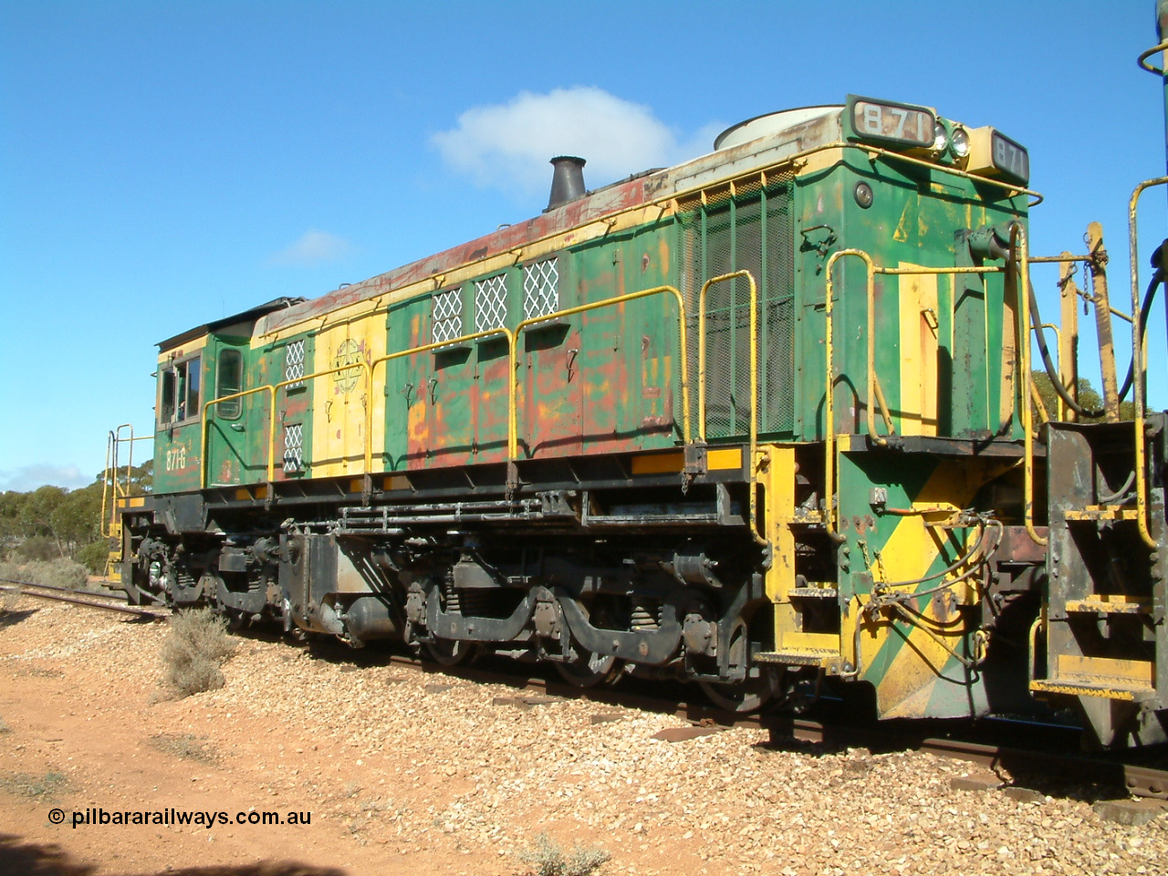 030411 101856
Kimba Grain Bunker, ALCo DL531 model built by AE Goodwin NSW as 830 class 871 issued to Eyre Peninsula from new in February 1966, trailing view, 11th April 2003. [url=https://goo.gl/maps/Et8bgaqpMnn]Geodata here[/url].
Keywords: 830-class;871;G3422-1;AE-Goodwin;ALCo;DL531;