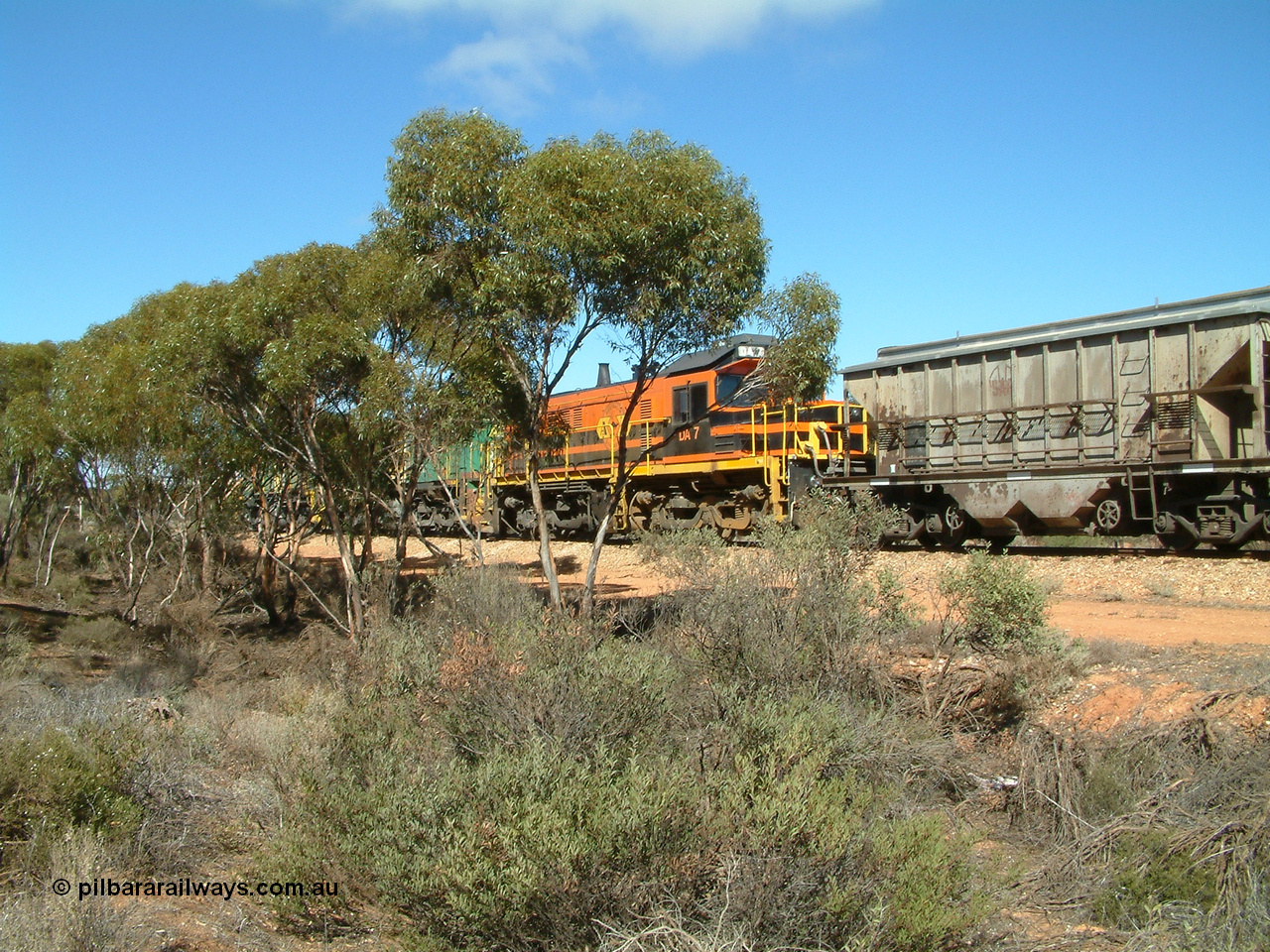 030411 102244
Kimba Grain Bunker, looking towards Kimba, grain train loading with HBN type dual service ballast / grain hopper.
Keywords: HBN-type;