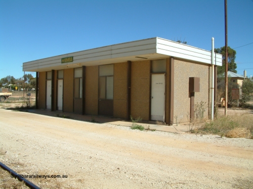 030411 110544
Kimba, station building with AN station sign, modern concrete pre-fab building style.
