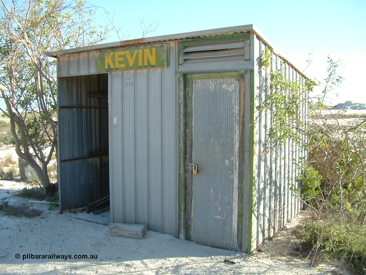 030414 163659
Kevin station shelter 490.1 km.
