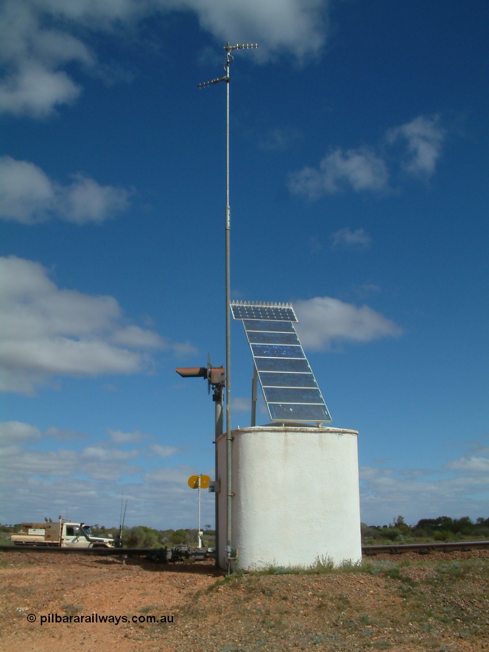 030415 135257
Kingoonya, located at the 426.5 km on the Trans Australian Railway, interlocking hut with solar panel, searchlight signal and local indicator. Eastern end looking south. [url=https://goo.gl/maps/7TMcikXj33EqWvyCA]GeoData location[/url].
