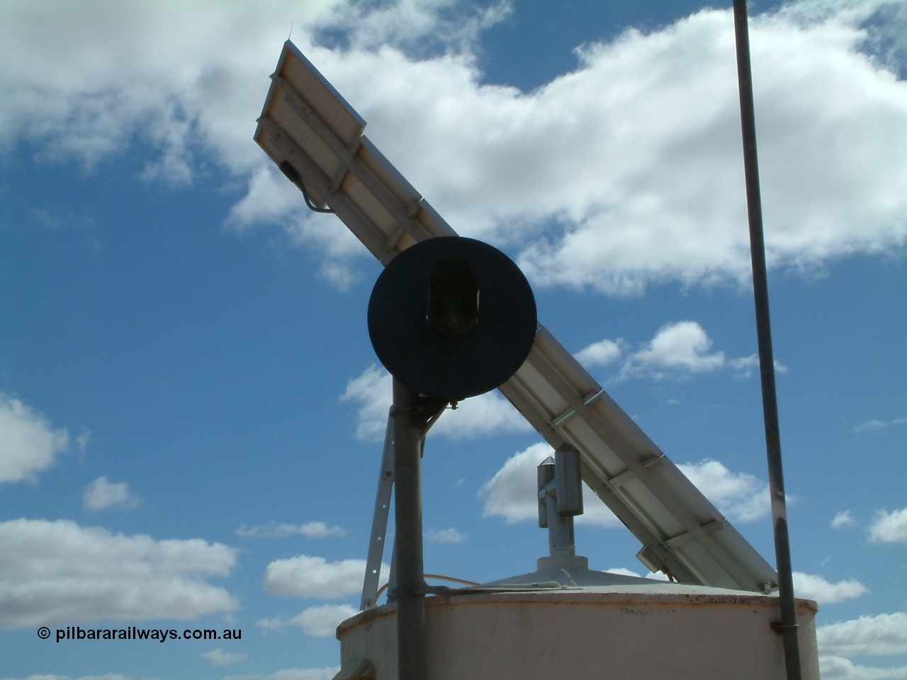 030415 135321
Kingoonya, located at the 426.5 km on the Trans Australian Railway, top of interlocking hut with signal target and solar array. [url=https://goo.gl/maps/7TMcikXj33EqWvyCA]GeoData location[/url].
