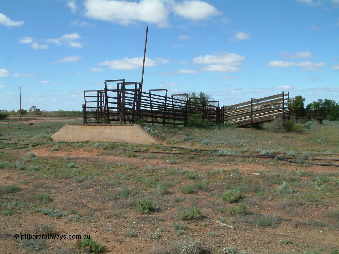 030415 141151
Kingoonya, located at the 426.5 km on the Trans Australian Railway, looking north east at the cattle yard loading race. [url=https://goo.gl/maps/DG1qZSP4XKBAzTxQ8]GeoData location[/url].
