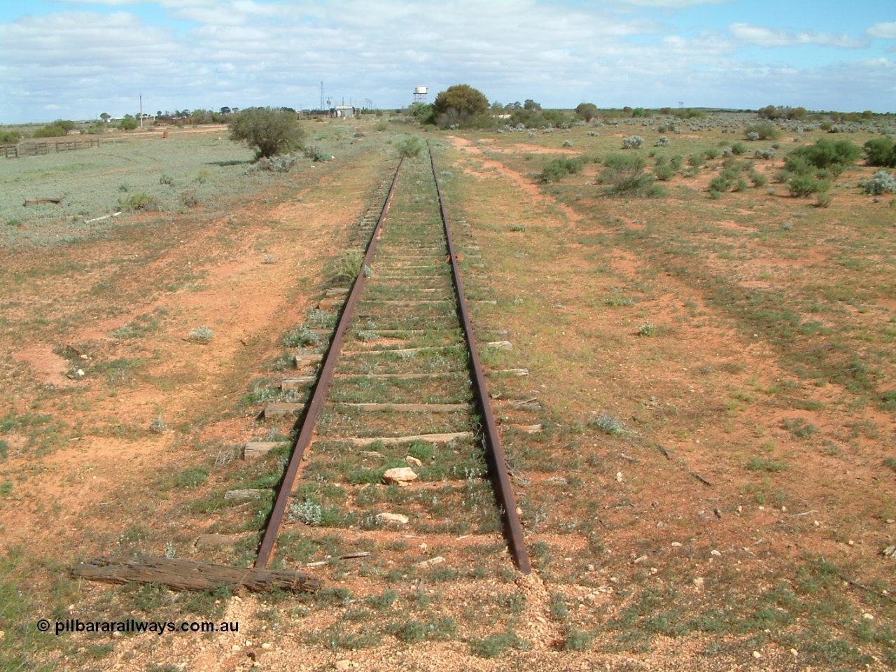 030415 141719
Kingoonya, located at the 426.5 km on the Trans Australian Railway, looking south from the end of the sidings with cattle yards, power station and tank stand all in the distance. [url=https://goo.gl/maps/HTgqfxK99c62MYJY9]GeoData location[/url].
