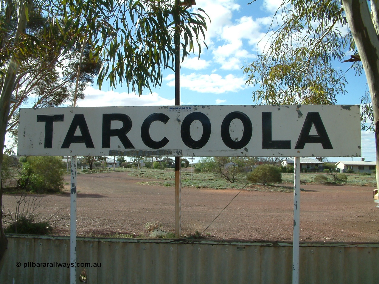 030415 160138
Tarcoola, station nameboard original style, is the junction for the TAR and CAR railways situated 504.5 km from the 0 km datum at Coonamia. [url=https://goo.gl/maps/bJyV81LpHFFg7PGs7]GeoData location[/url]. 15th April 2003.
