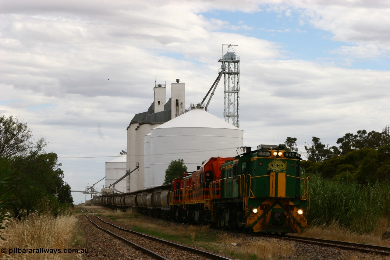 060108 2045
Lock, grain train being loaded by former SAR 830 class unit 842, built by AE Goodwin ALCo model DL531 serial 84140 in 1962, originally on broad gauge, transferred to Eyre Peninsula in October 1987 and, 1204 and sister 851.
Keywords: 830-class;842;AE-Goodwin;ALCo;DL531;84140;