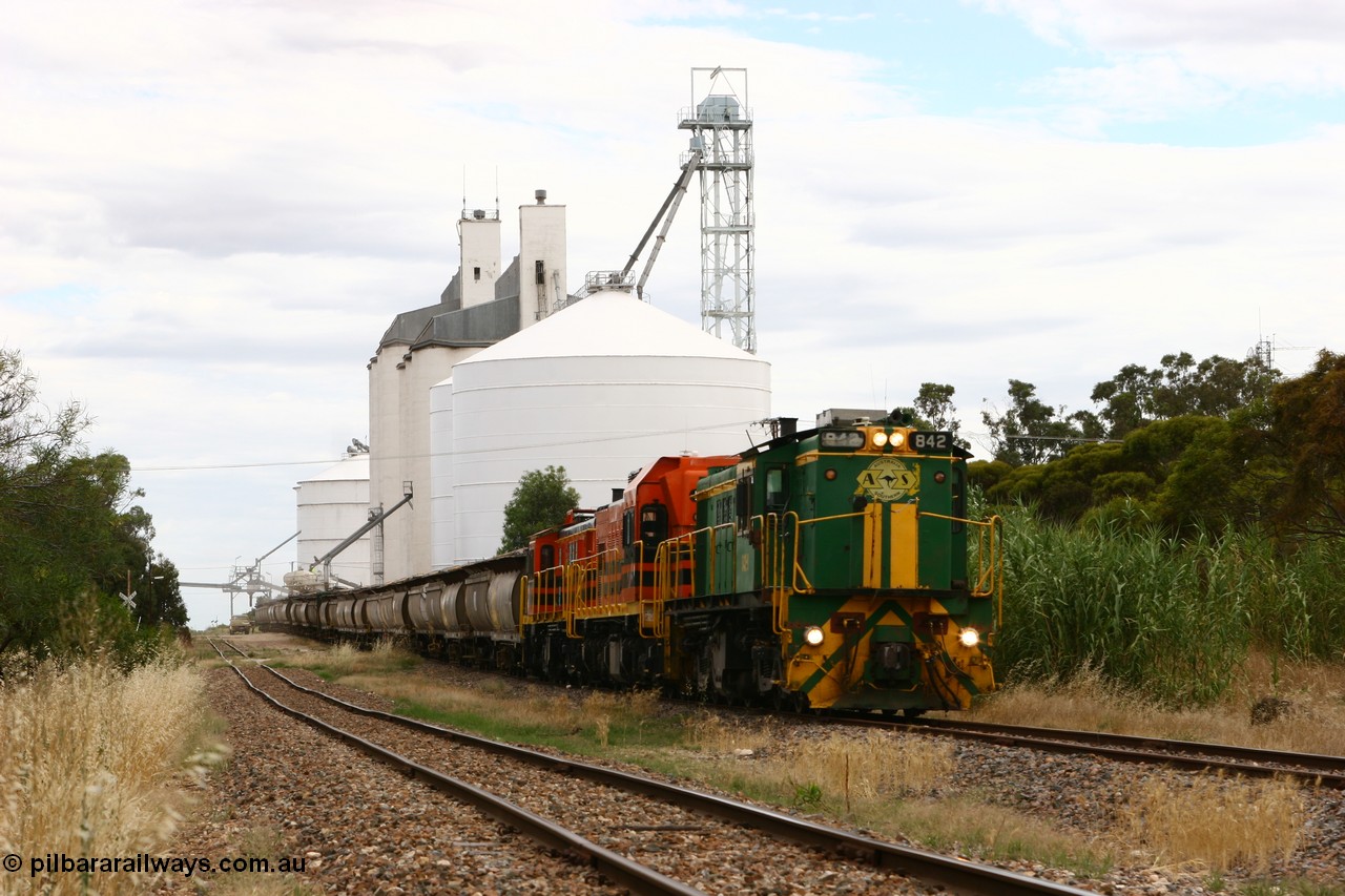 060108 2046
Lock, grain train being loaded by former SAR 830 class unit 842, built by AE Goodwin ALCo model DL531 serial 84140 in 1962, originally on broad gauge, transferred to Eyre Peninsula in October 1987 and, 1204 and sister 851.
Keywords: 830-class;842;84140;AE-Goodwin;ALCo;DL531;