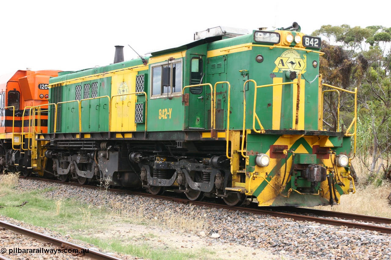 060108 2050
Lock, grain train being loaded by former SAR 830 class unit 842, built by AE Goodwin ALCo model DL531 serial 84140 in 1962, originally on broad gauge, transferred to Eyre Peninsula in October 1987 and, 1204 and sister 851.
Keywords: 830-class;842;AE-Goodwin;ALCo;DL531;84140;