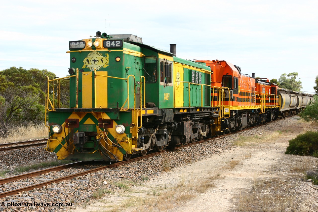 060108 2059
Lock, grain train being loaded by former SAR 830 class unit 842, built by AE Goodwin ALCo model DL531 serial 84140 in 1962, originally on broad gauge, transferred to Eyre Peninsula in October 1987 and, 1204 and sister 851.
Keywords: 830-class;842;84140;AE-Goodwin;ALCo;DL531;