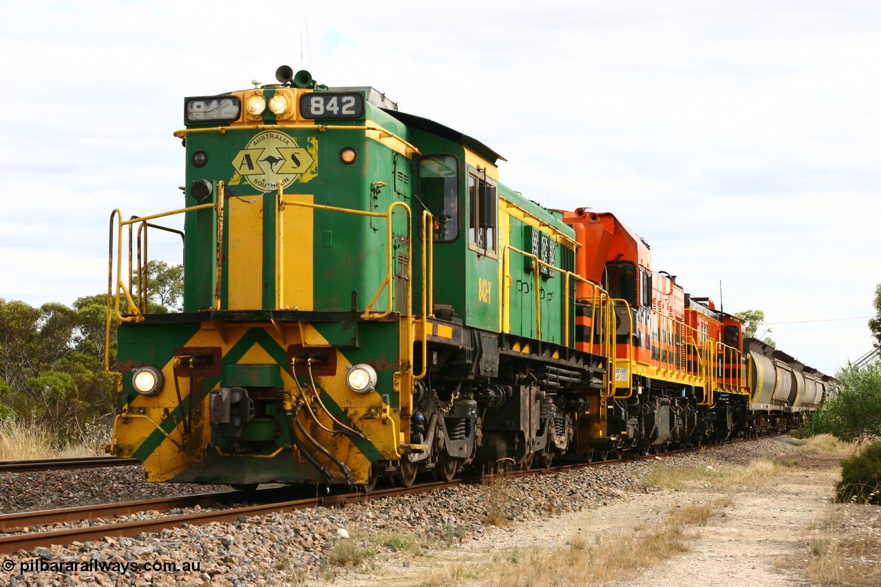 060108 2060
Lock, grain train being loaded by former SAR 830 class unit 842, built by AE Goodwin ALCo model DL531 serial 84140 in 1962, originally on broad gauge, transferred to Eyre Peninsula in October 1987 and, 1204 and sister 851.
Keywords: 830-class;842;84140;AE-Goodwin;ALCo;DL531;