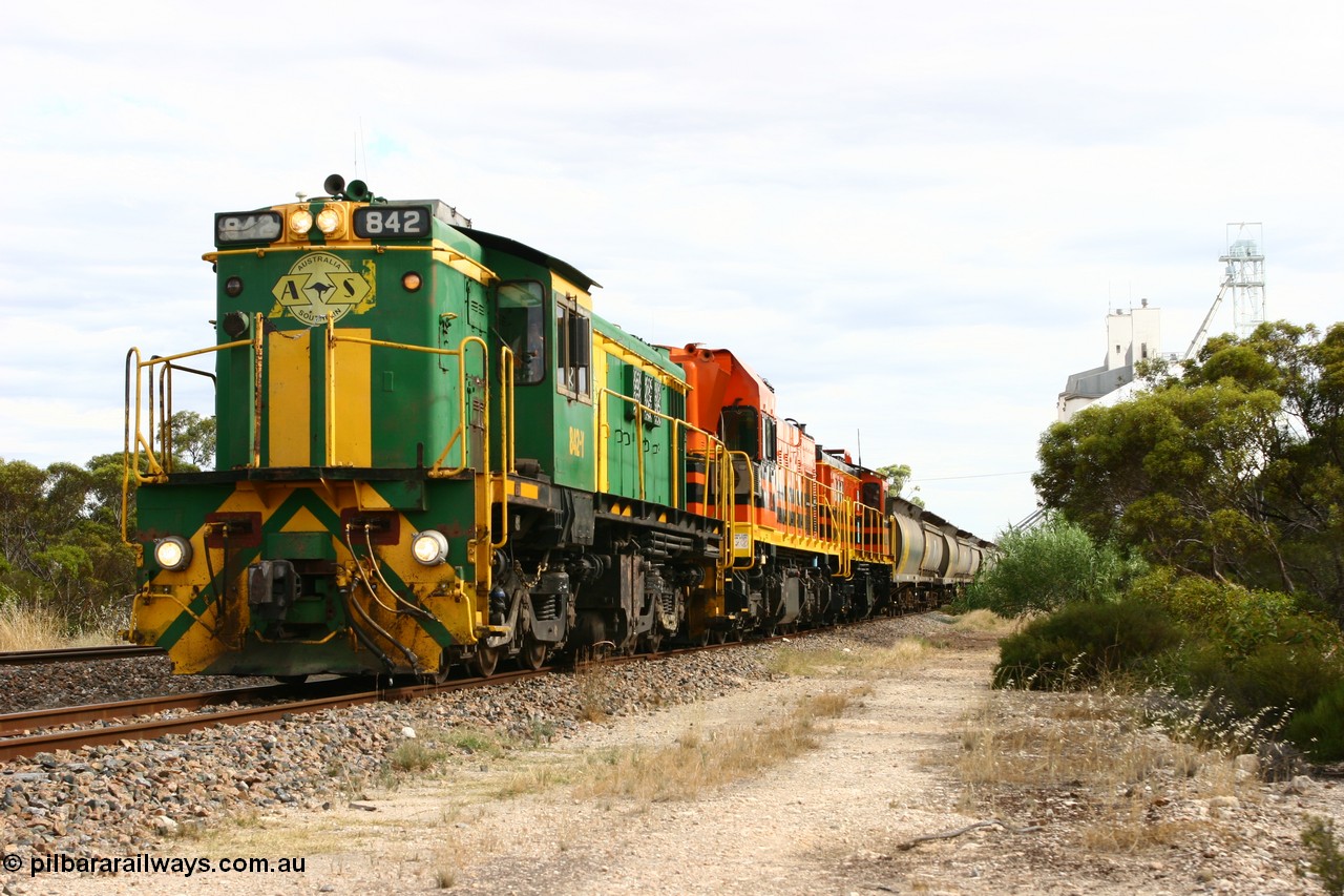 060108 2062
Lock, grain train being loaded by former SAR 830 class unit 842, built by AE Goodwin ALCo model DL531 serial 84140 in 1962, originally on broad gauge, transferred to Eyre Peninsula in October 1987 and, 1204 and sister 851.
Keywords: 830-class;842;84140;AE-Goodwin;ALCo;DL531;