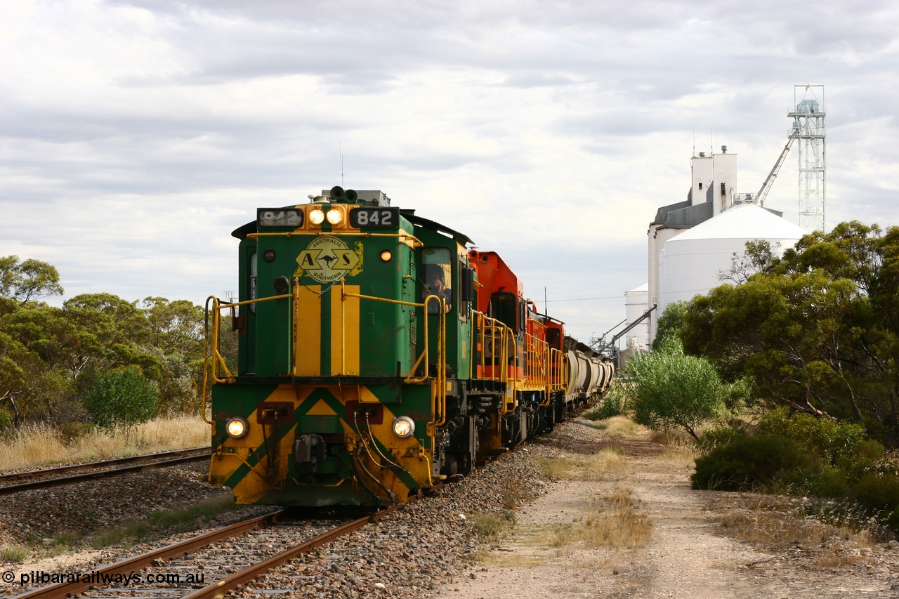 060108 2067
Lock, grain train being loaded by former SAR 830 class unit 842, built by AE Goodwin ALCo model DL531 serial 84140 in 1962, originally on broad gauge, transferred to Eyre Peninsula in October 1987 and, 1204 and sister 851.
Keywords: 830-class;842;84140;AE-Goodwin;ALCo;DL531;