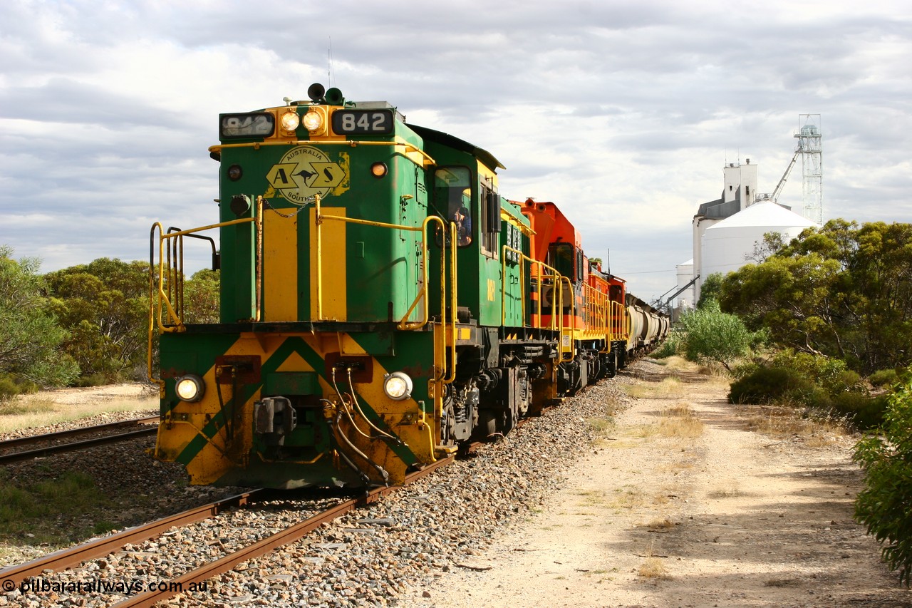 060108 2069
Lock, grain train being loaded by former SAR 830 class unit 842, built by AE Goodwin ALCo model DL531 serial 84140 in 1962, originally on broad gauge, transferred to Eyre Peninsula in October 1987 and, 1204 and sister 851.
Keywords: 830-class;842;84140;AE-Goodwin;ALCo;DL531;