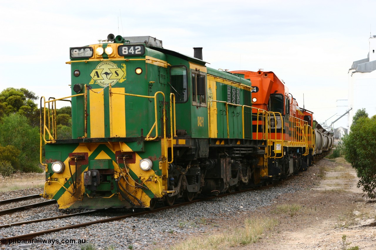 060108 2072
Lock, grain train being loaded by former SAR 830 class unit 842, built by AE Goodwin ALCo model DL531 serial 84140 in 1962, originally on broad gauge, transferred to Eyre Peninsula in October 1987 and, 1204 and sister 851.
Keywords: 830-class;842;84140;AE-Goodwin;ALCo;DL531;