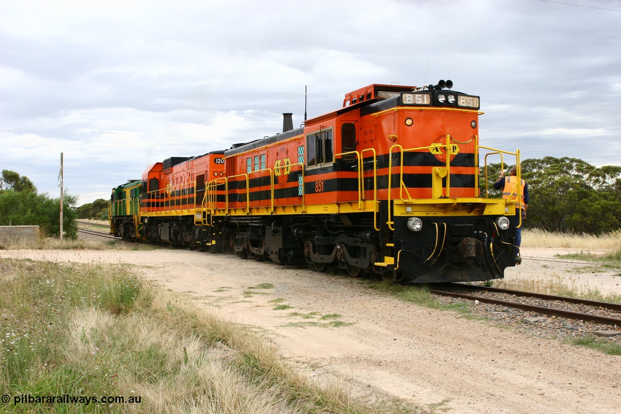 060108 2081
Lock, engines run around the consist to complete loading, 830 class unit 851 AE Goodwin built ALCo DL531 model serial 84137 repainted into Australian Railroad Group livery, 1200 class unit 1204 and 830 class 842.
Keywords: 830-class;851;84137;AE-Goodwin;ALCo;DL531;