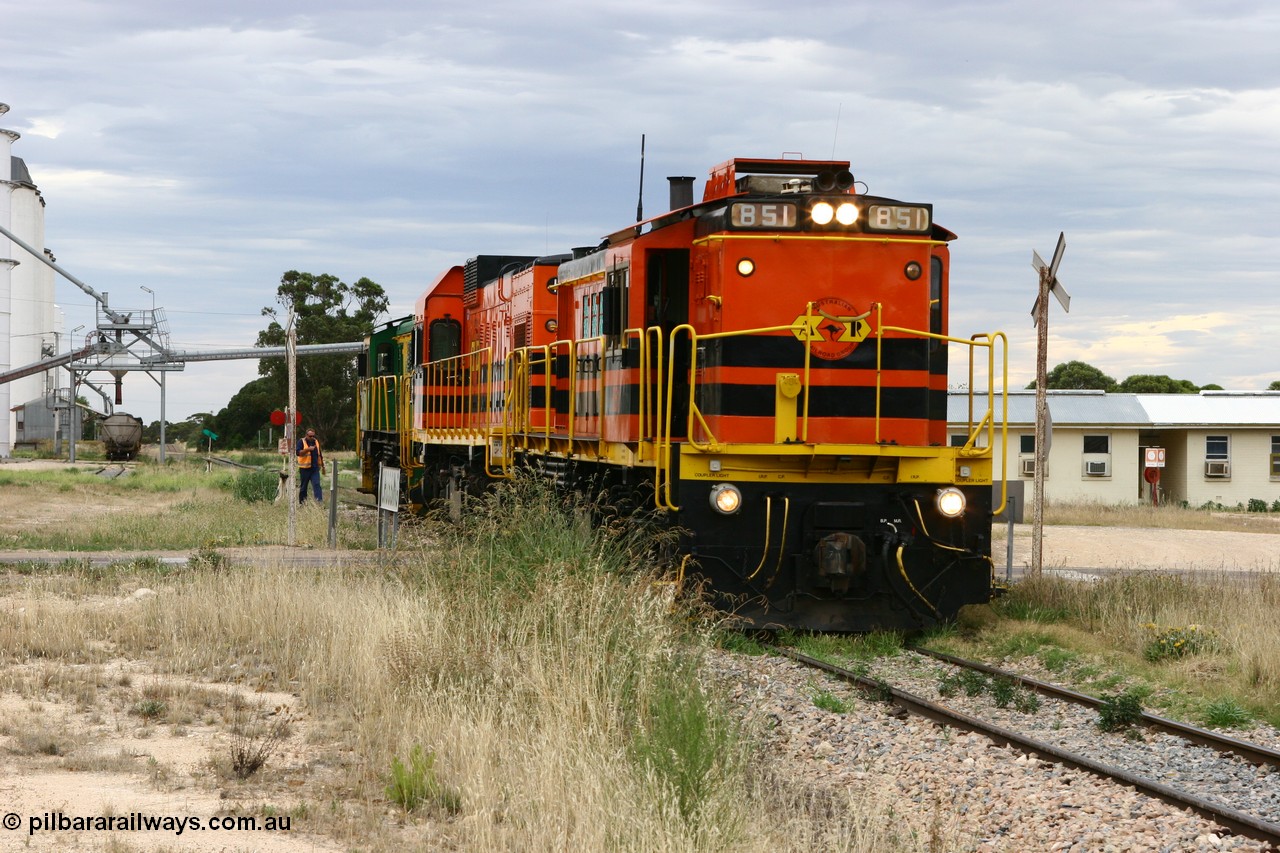 060108 2083
Lock, engines run around the consist to complete loading, 830 class unit 851 AE Goodwin built ALCo DL531 model serial 84137 repainted into Australian Railroad Group livery, 1200 class unit 1204 and 830 class 842.
Keywords: 830-class;851;AE-Goodwin;ALCo;DL531;84137;