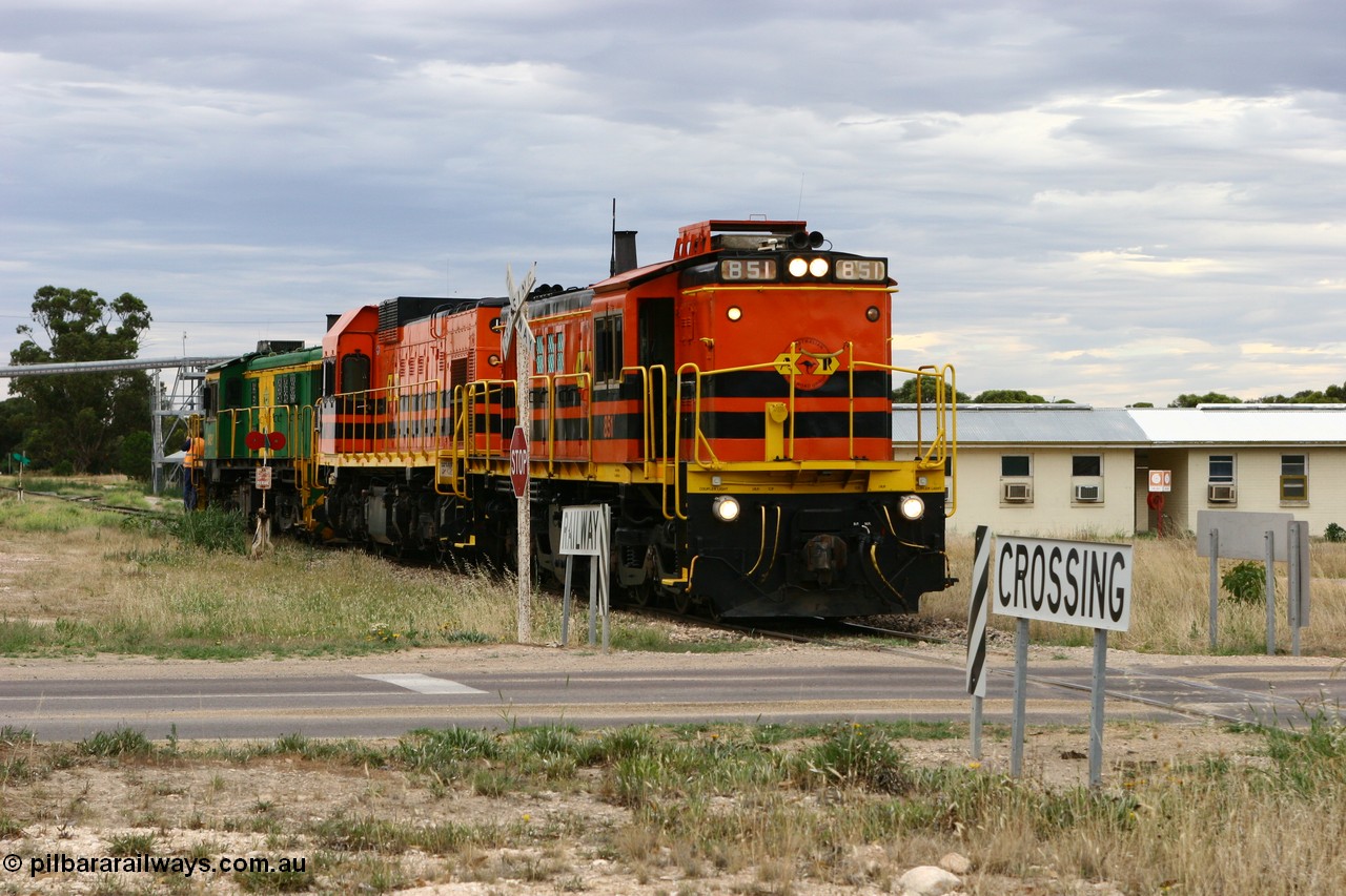 060108 2084
Lock, engines run around the consist to complete loading, 830 class unit 851 AE Goodwin built ALCo DL531 model serial 84137 repainted into Australian Railroad Group livery, 1200 class unit 1204 and 830 class 842.
Keywords: 830-class;851;84137;AE-Goodwin;ALCo;DL531;