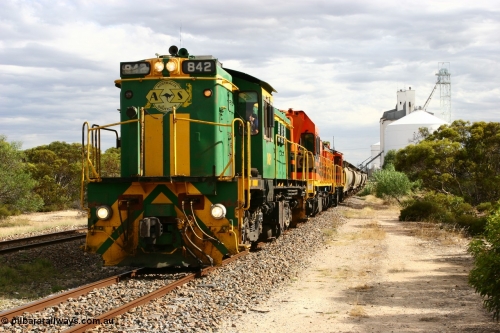 060108 2069
Lock, grain train being loaded by former SAR 830 class unit 842, built by AE Goodwin ALCo model DL531 serial 84140 in 1962, originally on broad gauge, transferred to Eyre Peninsula in October 1987 and, 1204 and sister 851.
Keywords: 830-class;842;AE-Goodwin;ALCo;DL531;84140;