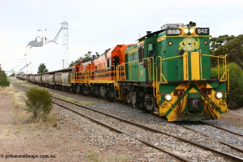 060108 2075
Lock, grain train being loaded by former SAR 830 class unit 842, built by AE Goodwin ALCo model DL531 serial 84140 in 1962, originally on broad gauge, transferred to Eyre Peninsula in October 1987 and, 1204 and sister 851.
Keywords: 830-class;842;AE-Goodwin;ALCo;DL531;84140;