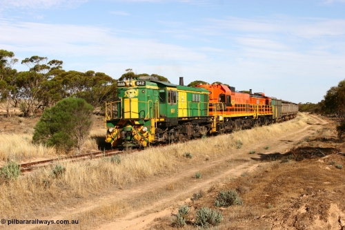 060109 2141
Wannamana, [url=https://goo.gl/maps/43EOs]on the curve[/url] 2 km north of the former station site empty train lead by ASR 830 class unit 842, an AE Goodwin built ALCo DL531 model loco serial 84140 with an EMD 1200 class and a sister ALCo unit. January 9, 2006.
Keywords: 830-class;842;AE-Goodwin;ALCo;DL531;84140;