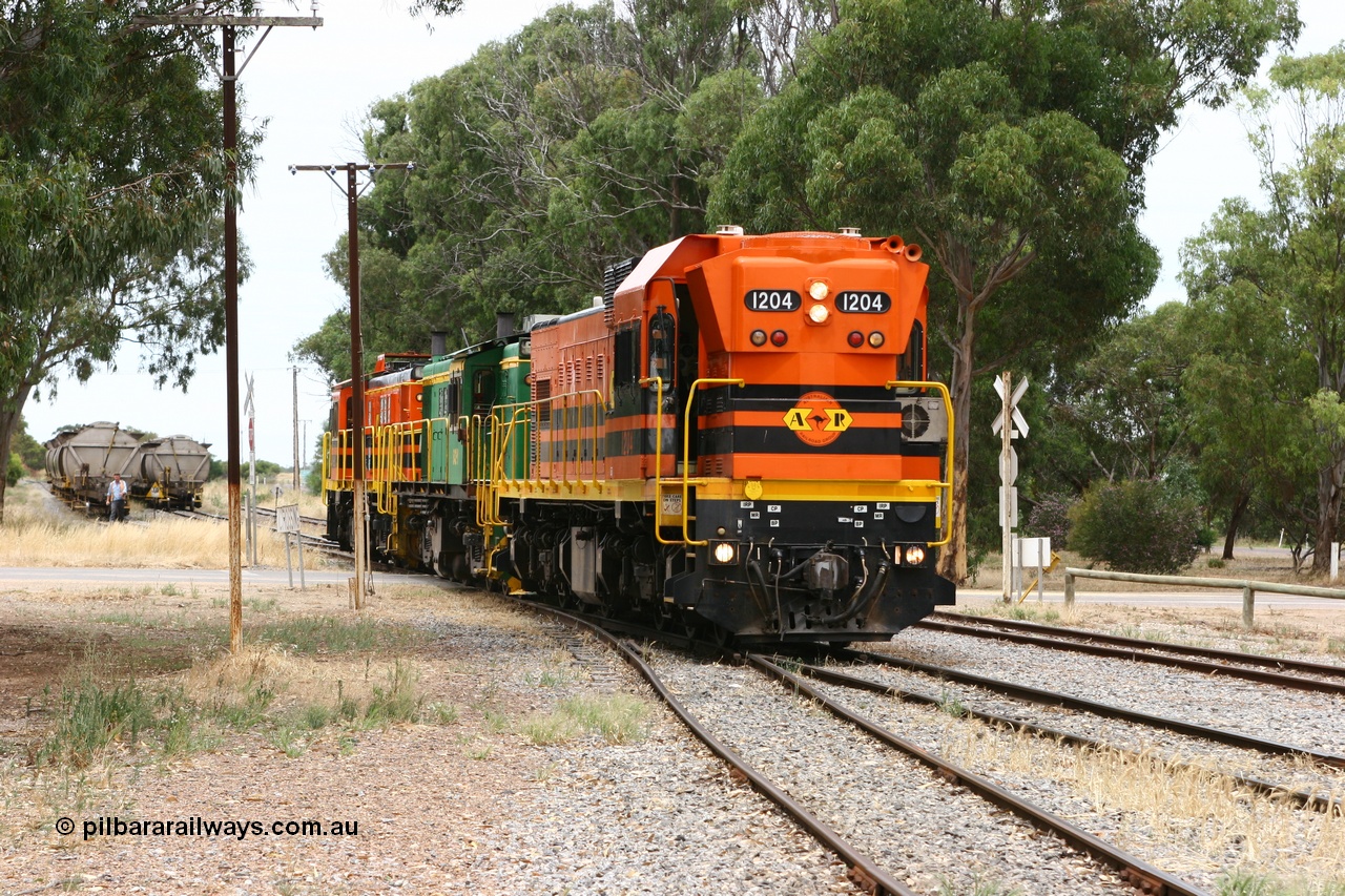 060110 2163
Cummins, view across Railway Terrace of empty grain train shunting the Cummins Bunker track to pick up empty hoppers, behind ARG 1200 class unit 1204, a Clyde Engineering EMD model G12C serial 65-428, originally built for the WAGR as the final unit of fourteen A class locomotives in 1965 and sent to the Eyre Peninsula in July 2004 and two 830 class AE Goodwin built ALCo model DL531 units 842 serial 84140 ex SAR broad gauge to Eyre Peninsula in October 1987, and 851 serial 84137 new to Eyre Peninsula in 1962. [url=https://goo.gl/maps/q5aVqSmjCP62]Approx. location of image[/url].
Keywords: 1200-class;1204;Clyde-Engineering-Granville-NSW;EMD;G12C;65-428;A-class;A1514;830-class;842;851;AE-Goodwin;ALCo;DL531;84137;84140;