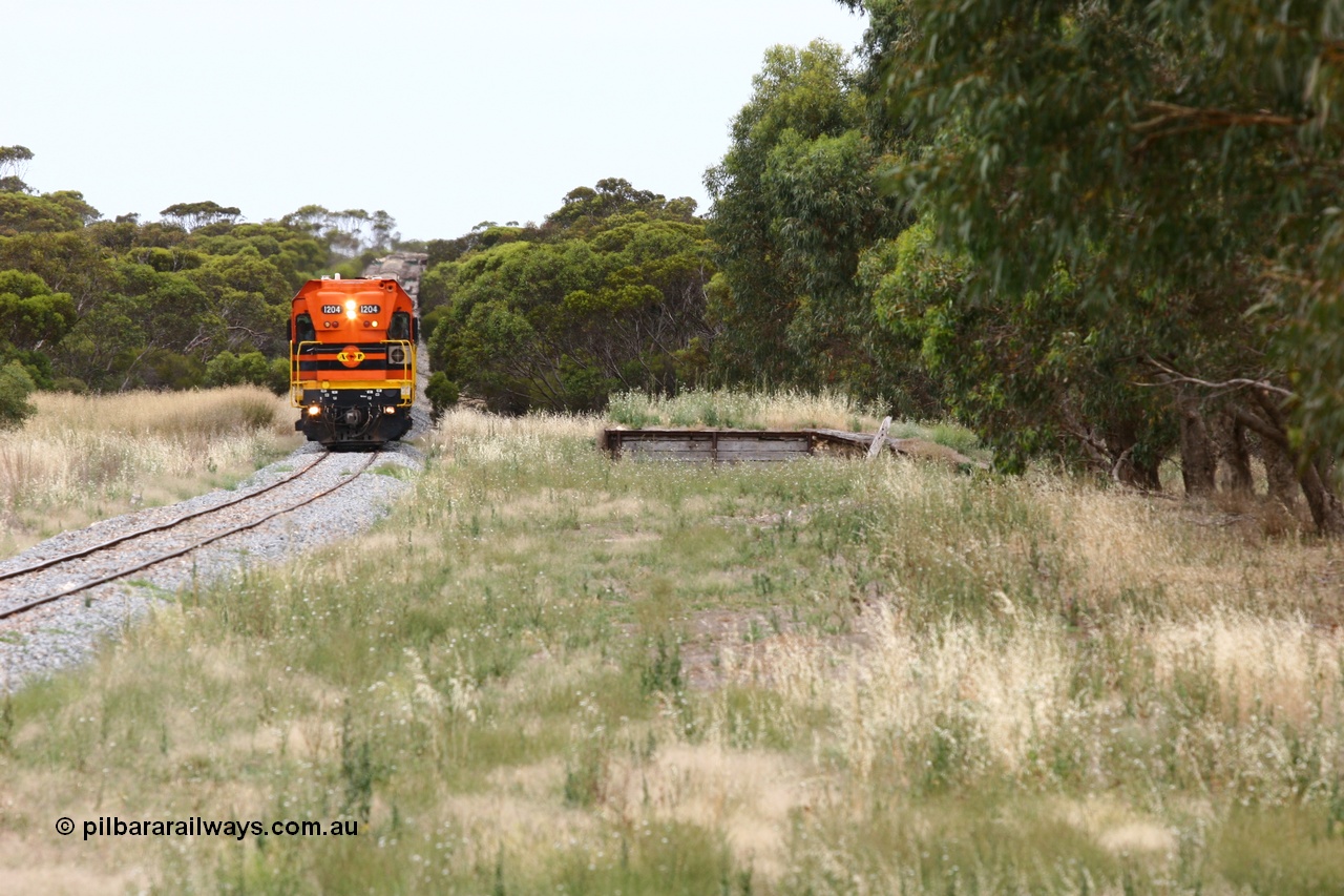 060110 2227
Karkoo, empty grain train behind ARG 1200 class unit 1204, a Clyde Engineering EMD model G12C serial 65-428, originally built for the WAGR as the final unit of fourteen A class locomotives in 1965 and sent to the Eyre Peninsula in July 2004 and two 830 class AE Goodwin built ALCo model DL531 units 842 serial 84140 ex SAR broad gauge and to Eyre Peninsula in October 1987, and 851 serial 84137 new to Eyre Peninsula in 1962. [url=https://goo.gl/maps/syz89ziXmoL2]Approx. location of image[/url].
Keywords: 1200-class;1204;Clyde-Engineering-Granville-NSW;EMD;G12C;65-428;A-class;A1514;