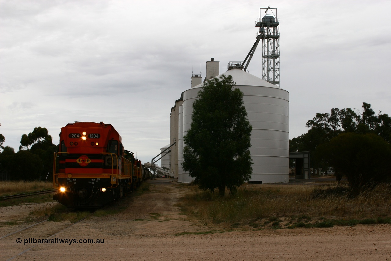 060110 2239
Lock, grain train loading underway behind ARG 1200 class unit 1204, a Clyde Engineering EMD model G12C serial 65-428, originally built for the WAGR as the final unit of fourteen A class locomotives in 1965 and sent to the Eyre Peninsula in July 2004 and two 830 class AE Goodwin built ALCo model DL531 units 842 serial 84140 ex SAR broad gauge and to Eyre Peninsula in October 1987, and 851 serial 84137 new to Eyre Peninsula in 1962. An Ascom silo complex is closest to camera. [url=https://goo.gl/maps/epTNTP7PARy]Approx. location of image[/url].
Keywords: 1200-class;1204;Clyde-Engineering-Granville-NSW;EMD;G12C;65-428;A-class;A1514;