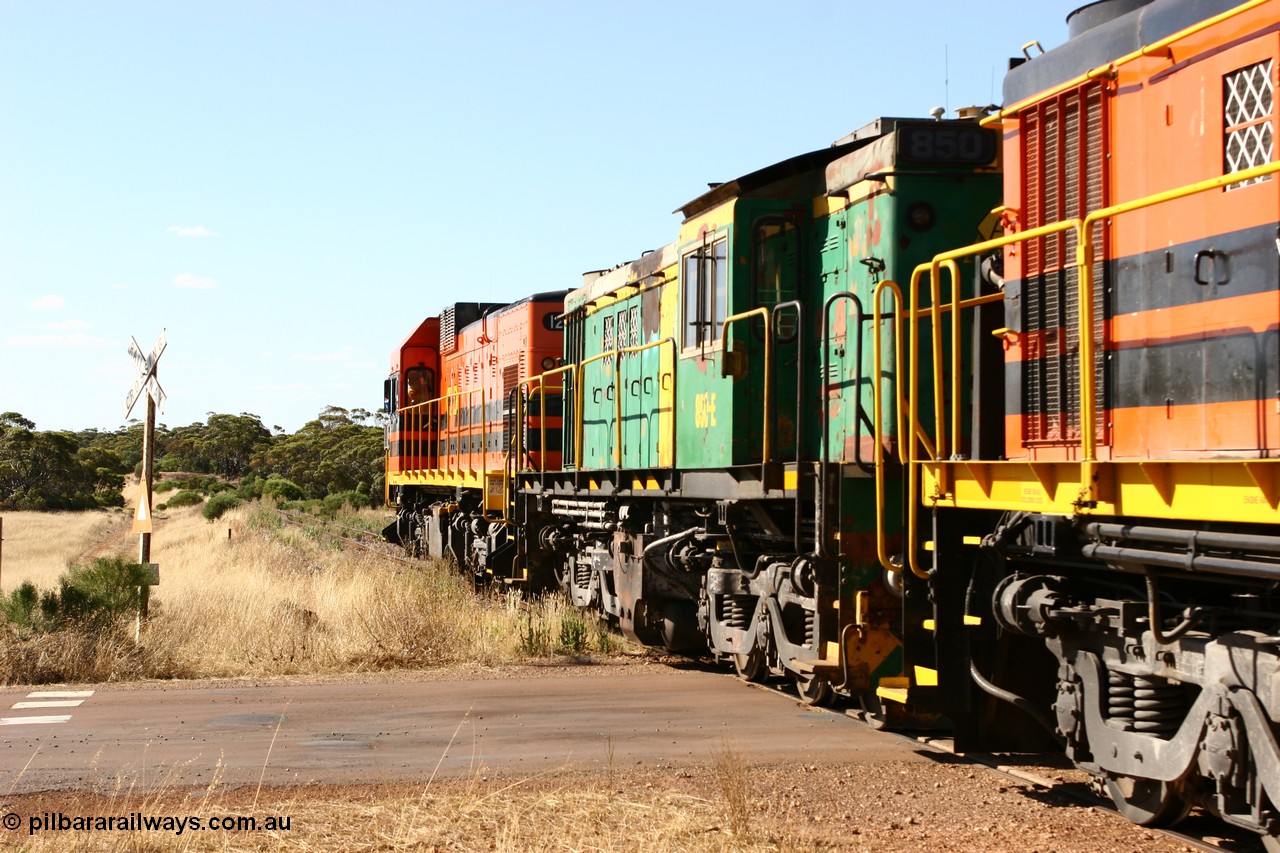 060111 2378
Kyancutta, Bedford Road grade crossing as the empty train continues north to Wudinna. 11th January 2006.
