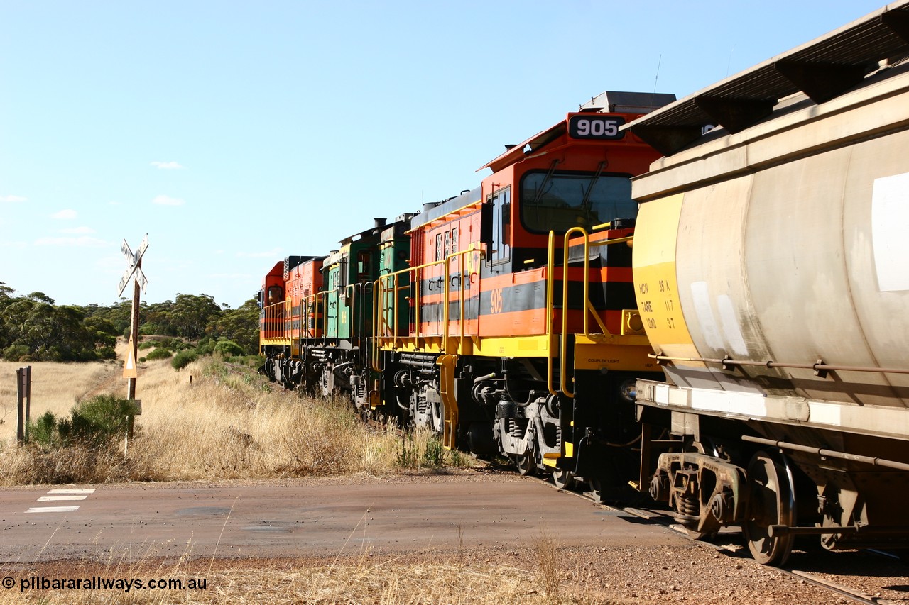 060111 2379
Kyancutta, Bedford Road grade crossing as the empty train continues north to Wudinna. 11th January 2006.
