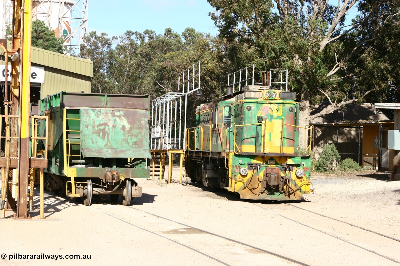 060113 2454
Thevenard, AE Goodwin ALCo model DL531 built for the SAR as 830 class locomotive 871 serial G3422-1 was issued when built in 1966 to the Eyre Peninsula division of South Australian Railways. Still wearing Australian National green and yellow but with ASR decals as it stands in the yard with a couple of ENH type hopper waggons. 13th January 2006.
Keywords: 830-class;871;AE-Goodwin;ALCo;DL531;G3422-1;