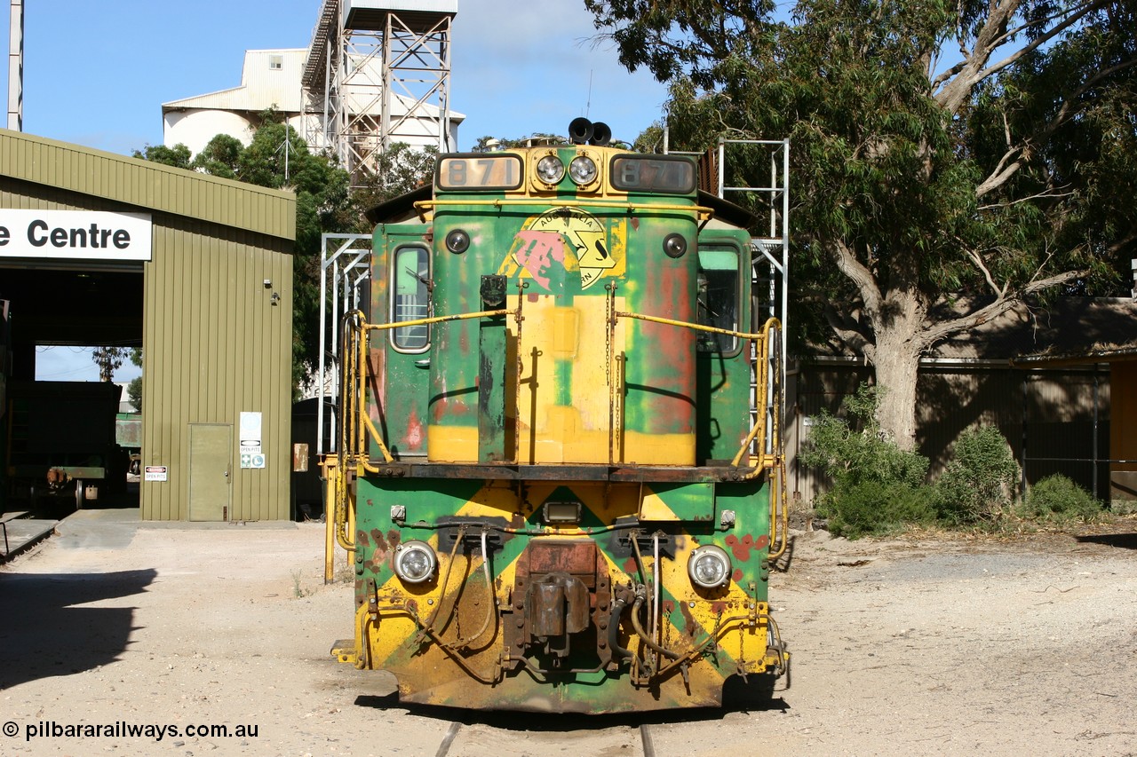 060113 2457
Thevenard, AE Goodwin ALCo model DL531 built for the SAR as 830 class locomotive 871 serial G3422-1 was issued when built in 1966 to the Eyre Peninsula division of South Australian Railways. Still wearing Australian National green and yellow but with ASR decals as it stands in the yard with a couple of ENH type hopper waggons. 13th January 2006.
Keywords: 830-class;871;G3422-1;AE-Goodwin;ALCo;DL531;