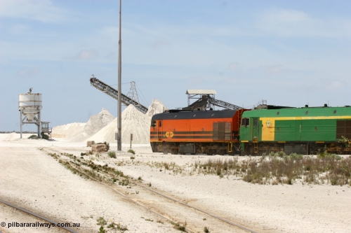 060113 2526
Kevin, empty train 6DD3 is heading onto the south leg with some of the gypsum plant behind the train and a set of original loading bins gypsum loading siding to continue the reversing process. January 13, 2006.
Keywords: 1600-class;1604;Clyde-Engineering-Granville-NSW;EMD;JL22C;71-731;NJ-class;NJ4;