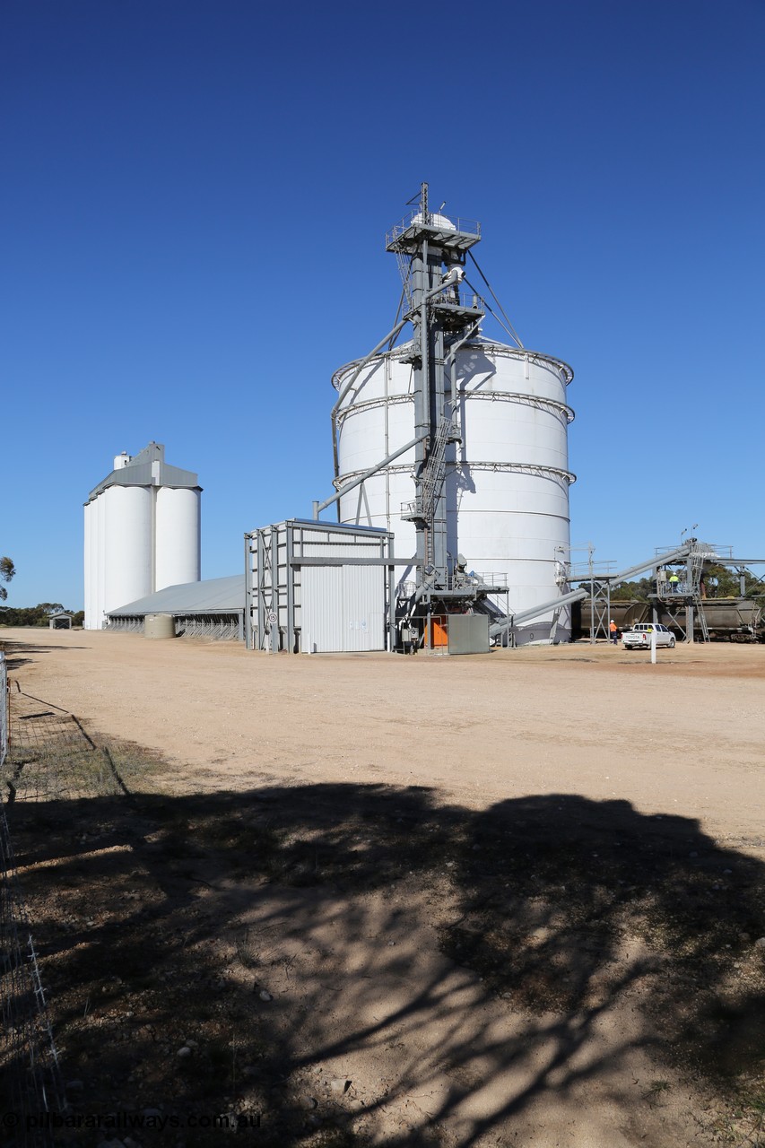 130703 0129
Murdinga, overview of the grain facilities with the single cell large Ascom silo and original concrete type bookending the horizontal grain bunker. [url=https://goo.gl/maps/BTQ71wZaWmwubiZW9] Geo location[/url].
