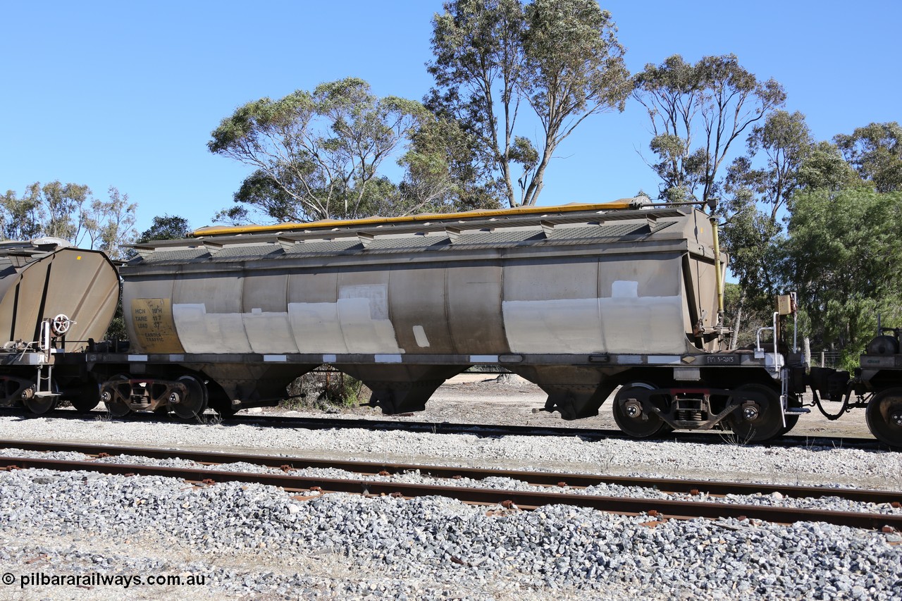 130703 0202
Tooligie, HCN class bogie grain hopper waggon HCN 19, originally an NHB type hopper built by Tulloch Ltd for the Commonwealth Railways North Australia Railway. One of forty rebuilt by Islington Workshops 1978-79 to the HCN type with a 36 ton rating, increased to 40 tonnes in 1984. Seen here loaded with grain with a Moose Metalworks roll-top cover.
Keywords: HCN-type;HCN19;SAR-Islington-WS;rebuild;Tulloch-Ltd-NSW;NHB-type;NHB1026;