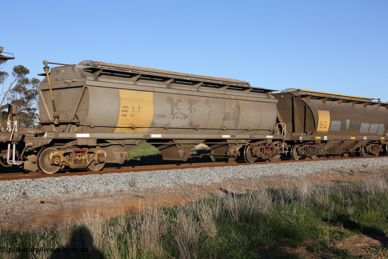 130703 0283
Kaldow, HCN type bogie grain hopper waggon HCN 6, originally an NHB type hopper built by Tulloch Ltd for the Commonwealth Railways North Australia Railway. One of forty rebuilt by Islington Workshops 1978-79 to the HCN type with a 36 ton rating, increased to 40 tonnes in 1984. Seen here loaded with grain with a Moose Metalworks roll-top cover.
Keywords: HCN-type;HCN6;SAR-Islington-WS;rebuild;Tulloch-Ltd-NSW;NHB-type;NHB1585;