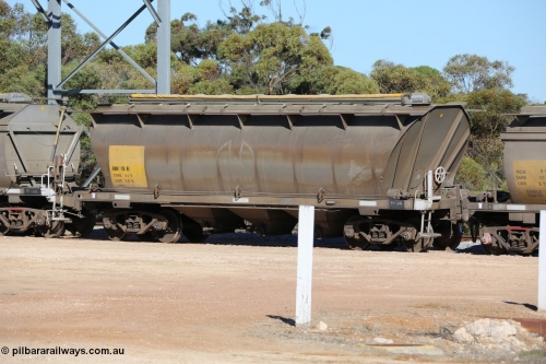 130703 0131
Murdinga, bogie grain hopper waggon HAN 18, one of sixty eight units built by South Australian Railways Islington Workshops between 1969 and 1973 as the HAN type for the Eyre Peninsula system. July 3, 2006.
Keywords: HAN-type;HAN18;1969-73/68-18;SAR-Islington-WS;