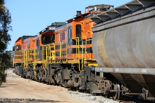 130703 0149
Murdinga, rear view of the three locomotives, 859 'City of Port Lincoln', 906 and 1203 on the lead. [url=https://goo.gl/maps/uDetNu8Kqon3CEMR6]Geo location[/url]. July 3, 2006.
Keywords: 830-class;859;AE-Goodwin;ALCo;DL531;84705;