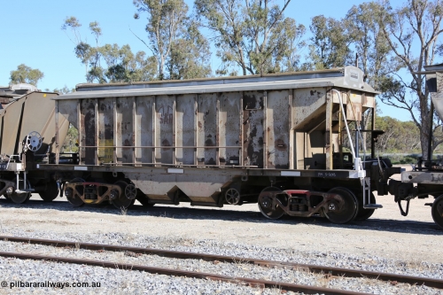 130703 0197
Tooligie, HBN 1 leader of the HBN type dual use ballast / grain hopper waggons, HBN 1, one of seventeen built by South Australian Railways Islington Workshops in 1968 with a 25 ton capacity, increased to 34 tons in 1974. HBN 1-11 fitted with removable tops and roll-top hatches in 1999-2000.
Keywords: HBN-type;HBN1;1968/17-1;SAR-Islington-WS;