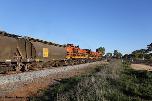 130703 0262
Kaldow, HAN type bogie grain hopper waggon HAN 36, one of sixty eight units built by South Australian Railways Islington Workshops between 1969 and 1973 as the HAN type for the Eyre Peninsula system as the train runs south at Loller Rd grade crossing. [url=https://goo.gl/maps/tP53i2FCwDg8KGHMA]Geo location[/url]. July 3, 2006.
Keywords: HAN-type;HAN36;1969-73/68-36;SAR-Islington-WS;