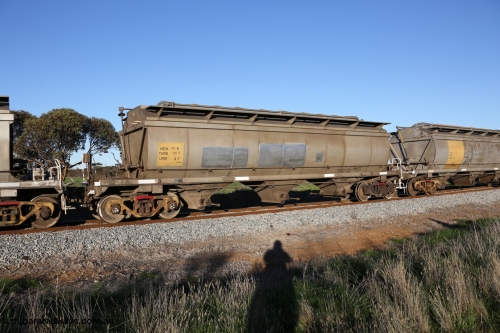 130703 0274
Kaldow, HCN type bogie grain hopper waggon HCN 11, originally an NHB type hopper built by Tulloch Ltd for the Commonwealth Railways North Australia Railway. One of forty rebuilt by Islington Workshops 1978-79 to the HCN type with a 36 ton rating, increased to 40 tonnes in 1984. Seen here loaded with grain with a Moose Metalworks roll-top cover. [url=https://goo.gl/maps/bG8SzxeWzL1eSEWUA]Geo location[/url]. July 3, 2006.
Keywords: HCN-type;HCN11;SAR-Islington-WS;rebuild;Tulloch-Ltd-NSW;NHB-type;NHB1007;