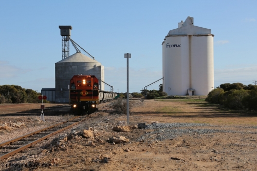 130704 0370
Kyancutta, south bound loaded grain train has stopped here to collect a loaded rack of fourteen grain waggons from the Ascom silo complex, Clyde Engineering built EMD G12C model 1204 serial 65-428 leads the train and was originally built in 1965 for Western Mining Corporation and operated by the WAGR as their A class A 1514.
Keywords: 1200-class;1204;Clyde-Engineering-Granville-NSW;EMD;G12C;65-428;A-class;A1514;