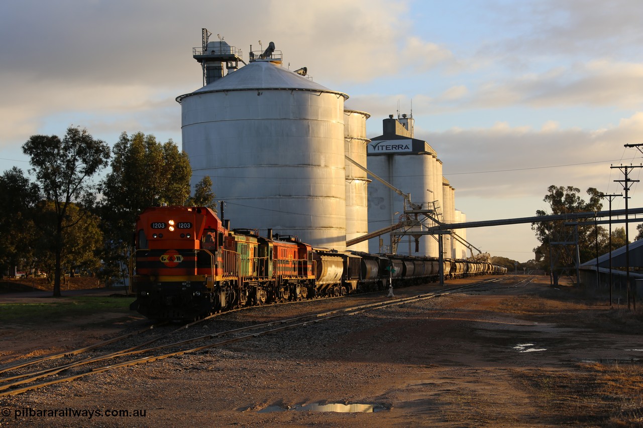 130705 0511
Lock, grain train loading in progress with the Viterra fast flow auger in the distance, the train with 1203, 846 and 859 is about to split and shunt half the consist onto the mainline. 5th of July 2013.
Keywords: 1200-class;1203;Clyde-Engineering-Granville-NSW;EMD;G12C;65-427;A-class;A1513;