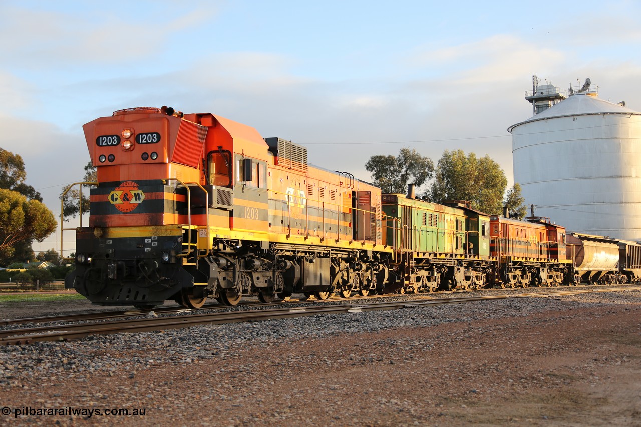 130705 0516
Lock, grain train loading in progress with the Viterra fast flow auger in the distance, the train with 1203, 846 and 859 is about to split and shunt half the consist onto the mainline. 5th of July 2013.
Keywords: 1200-class;1203;Clyde-Engineering-Granville-NSW;EMD;G12C;65-427;A-class;A1513;