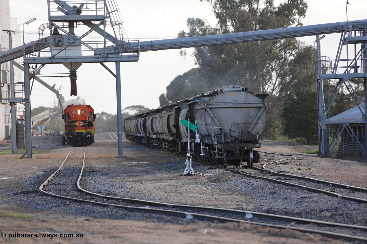 130705 0606
Lock, up end looking down through Lock, Viterra fast loader loading train while loaded portion sits on the mainline.
