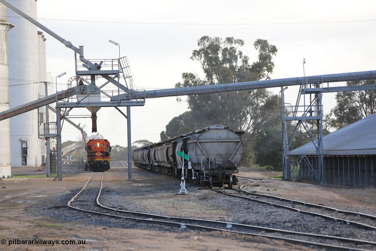 130705 0607
Lock, up end looking down through Lock, Viterra fast loader loading train while loaded portion sits on the mainline.
