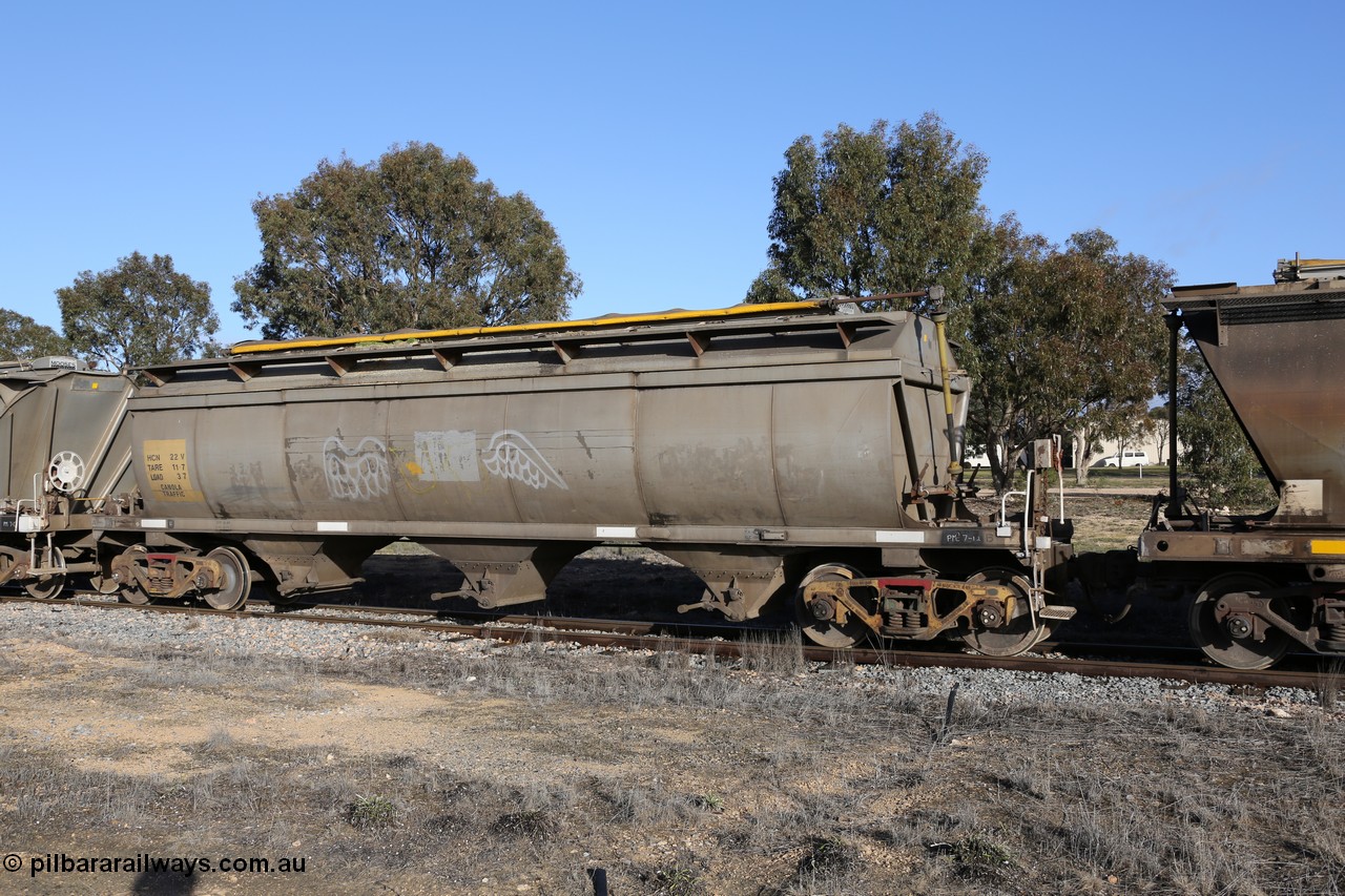 130705 0641
Lock, HCN type bogie grain hopper waggon HCN 22, originally an NHB type hopper built by Tulloch Ltd for the Commonwealth Railways North Australia Railway. One of forty rebuilt by Islington Workshops 1978-79 to the HCN type with a 36 ton rating, increased to 40 tonnes in 1984. Seen here loaded with grain with a Moose Metalworks roll-top cover.
Keywords: HCN-type;HCN22;SAR-Islington-WS;rebuild;Tulloch-Ltd-NSW;NHB-type;NHB1576;